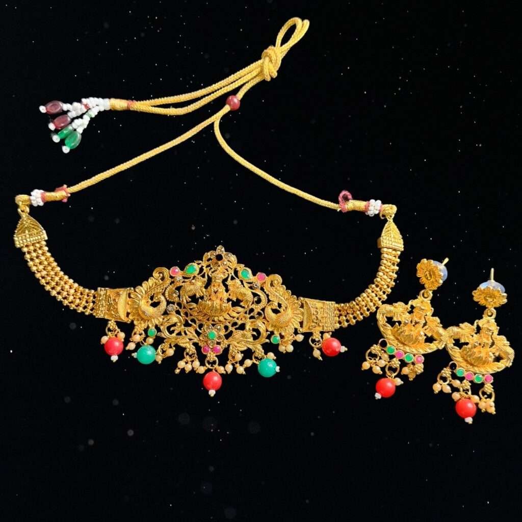 trending traditional chokers